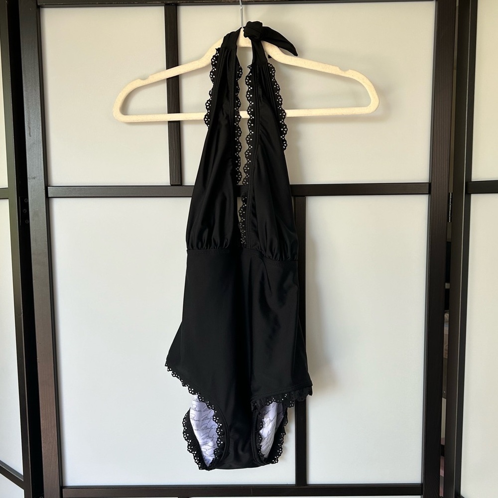 [L] Marilyn Monroe Brand Black Ruffle Edge Triangle Top One Piece Swimsuit Women